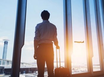 Geschäftsreisender am Flughafen | Verband Deutsches Reisemanagement e.V. (VDR) Geschäftsreisender am Flughafen | Verband Deutsches Reisemanagement e.V. (VDR)