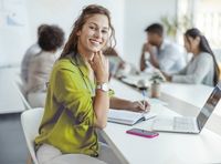 Frau am Laptop | VDR-Akademie Frau am Laptop | VDR-Akademie