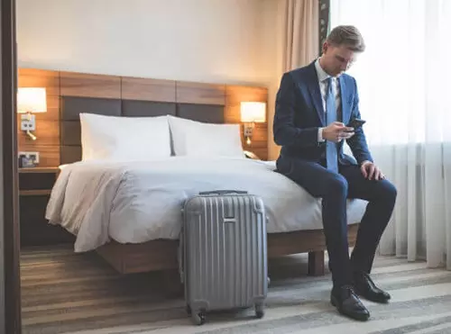 Reisender im Hotel | Verband Deutsches Reisemanagement e.V. (VDR)