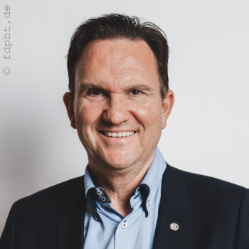Portraitfoto von Nico Tippelt beim VDR